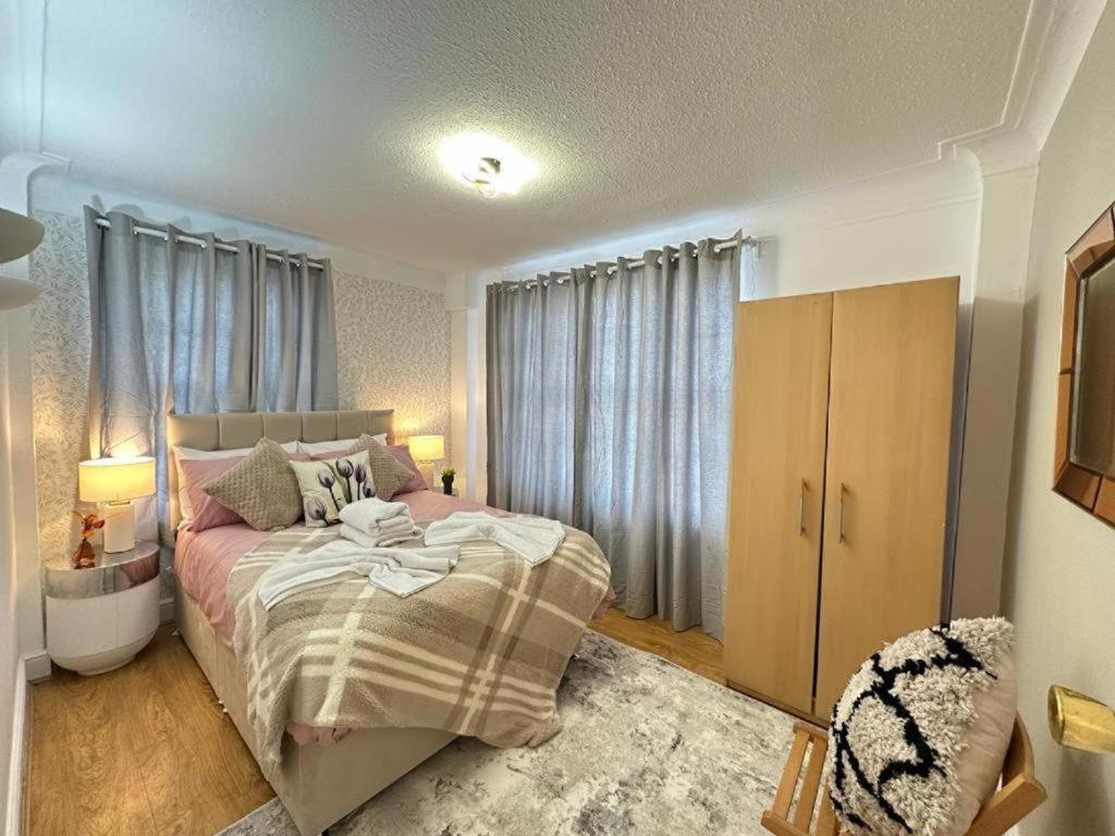 Marble Arch Comfortable Family